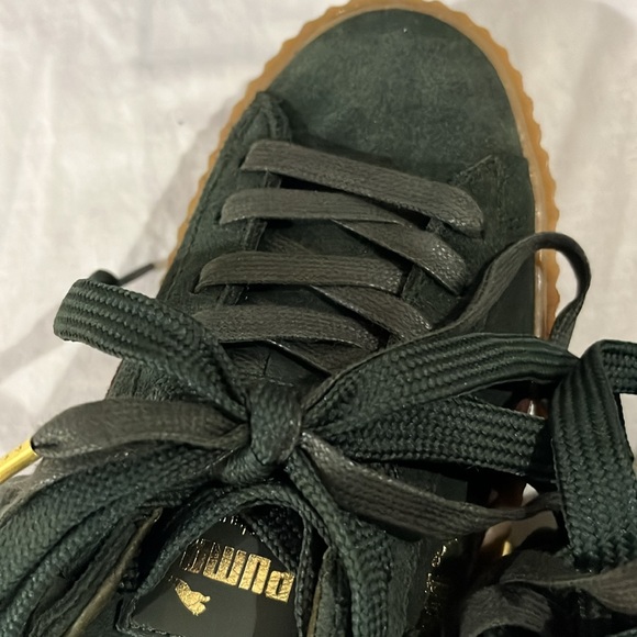 Fenty by Rhianna Green Bordeaux with maroon trim Sz8.5 - Picture 10 of 14